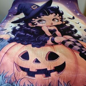 Charming Betty Boop Pumpkin Blanket 60×80inches Fits Nicely On A Full Or Queen